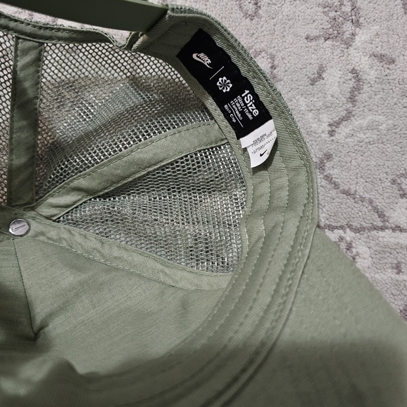 Nike Green Trucker Cap - Picture 3 of 3